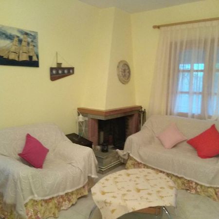 Family Seaside House In Mouries Villa Paralia Dionysiou Exterior photo