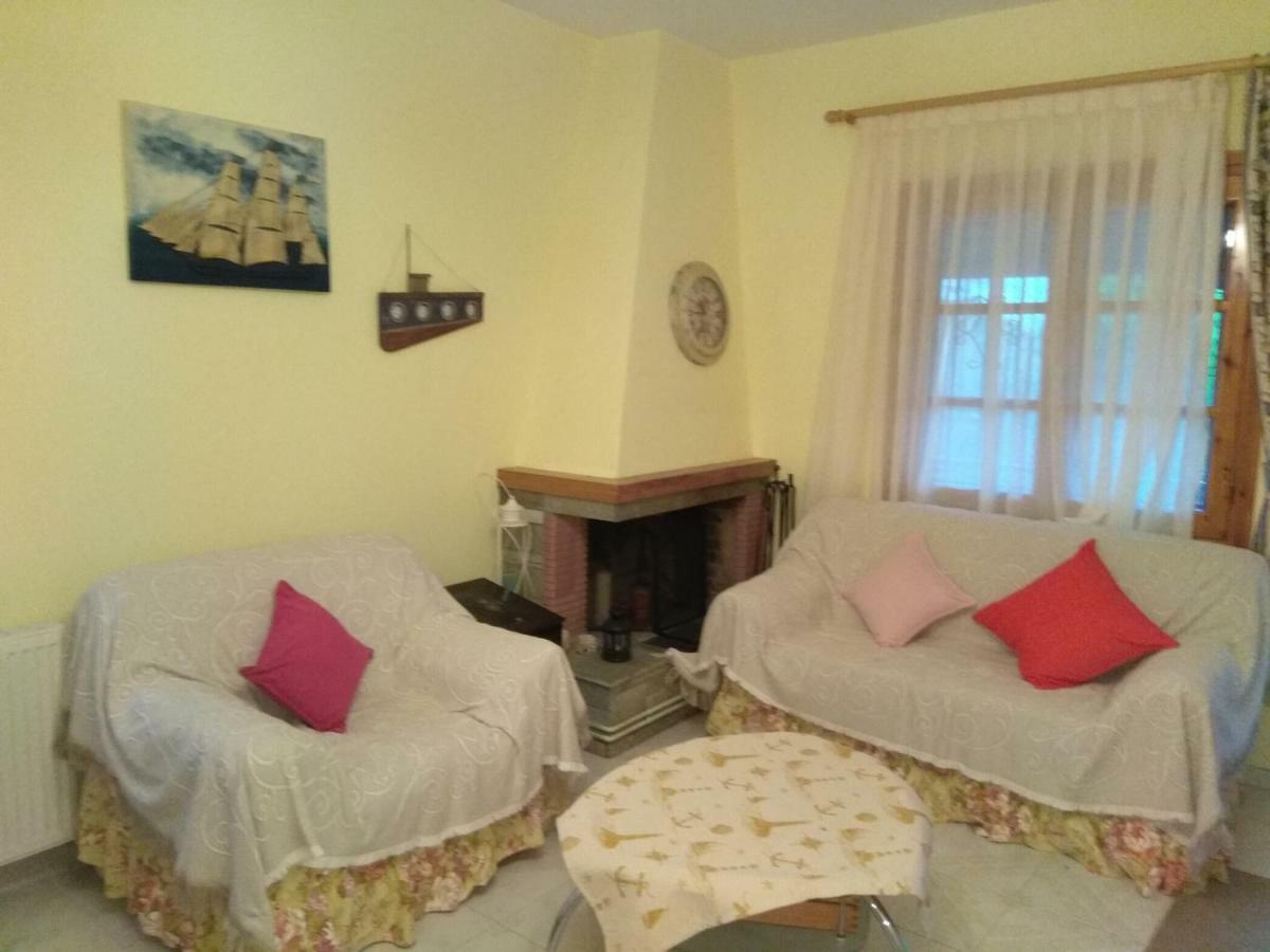 Family Seaside House In Mouries Villa Paralia Dionysiou Exterior photo